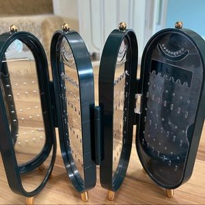Foldable jewelry stand with mirror